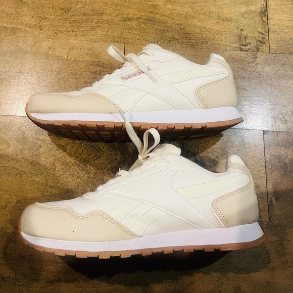 Reebok Women’s Classic Leather Sneaker - Picture 4 of 8